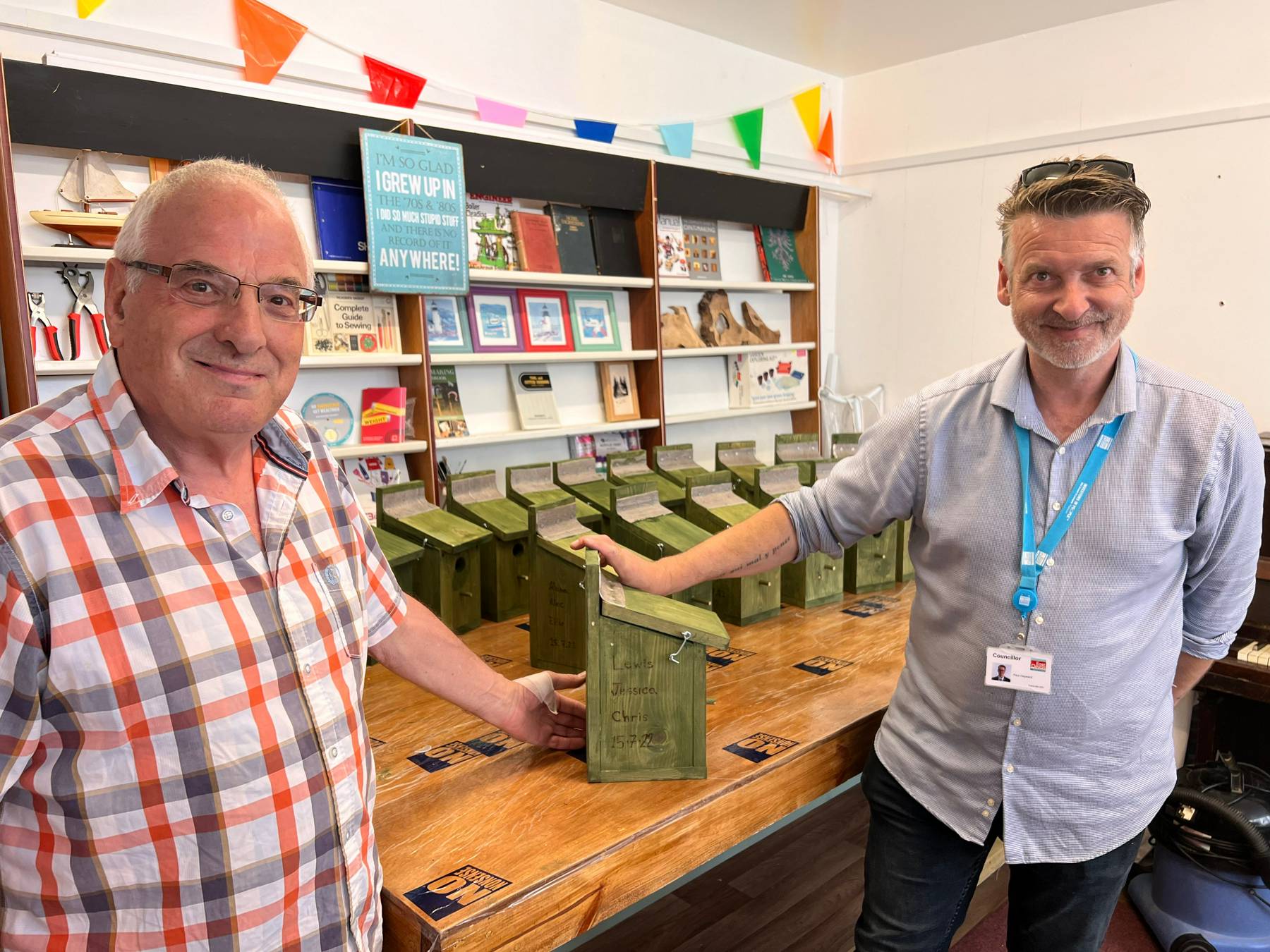 Presentation of bird boxes